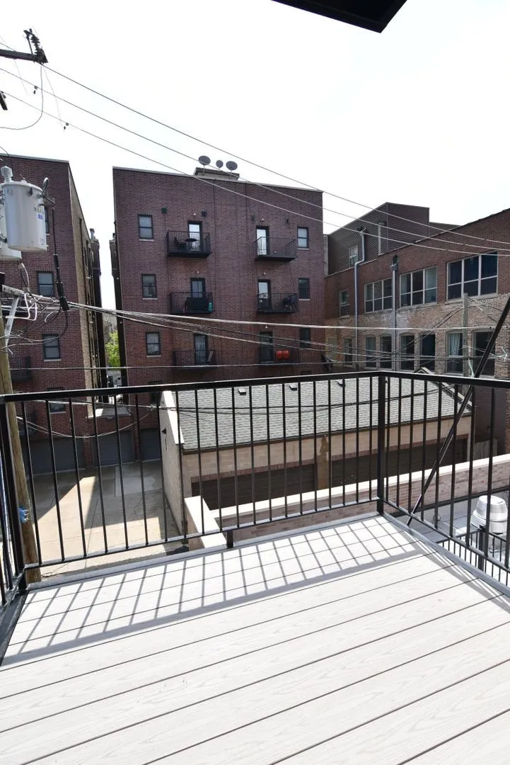 927 W Irving Park Rd, ,  60613, USA 60613-unit#927-202-Chicago-IL