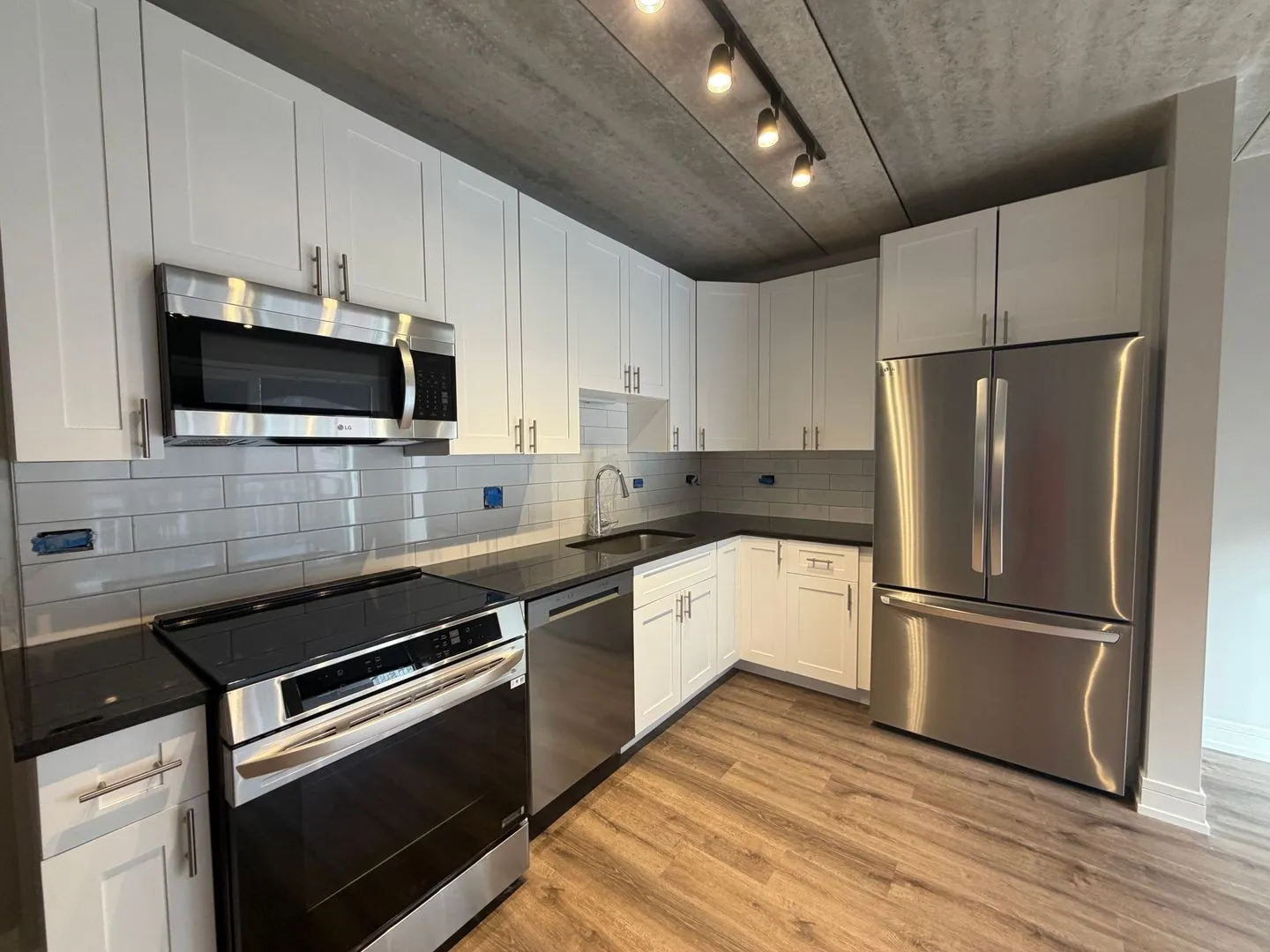 952 W Carmen Ave, , 60640, USA 60640-unit#952-211-Chicago-IL