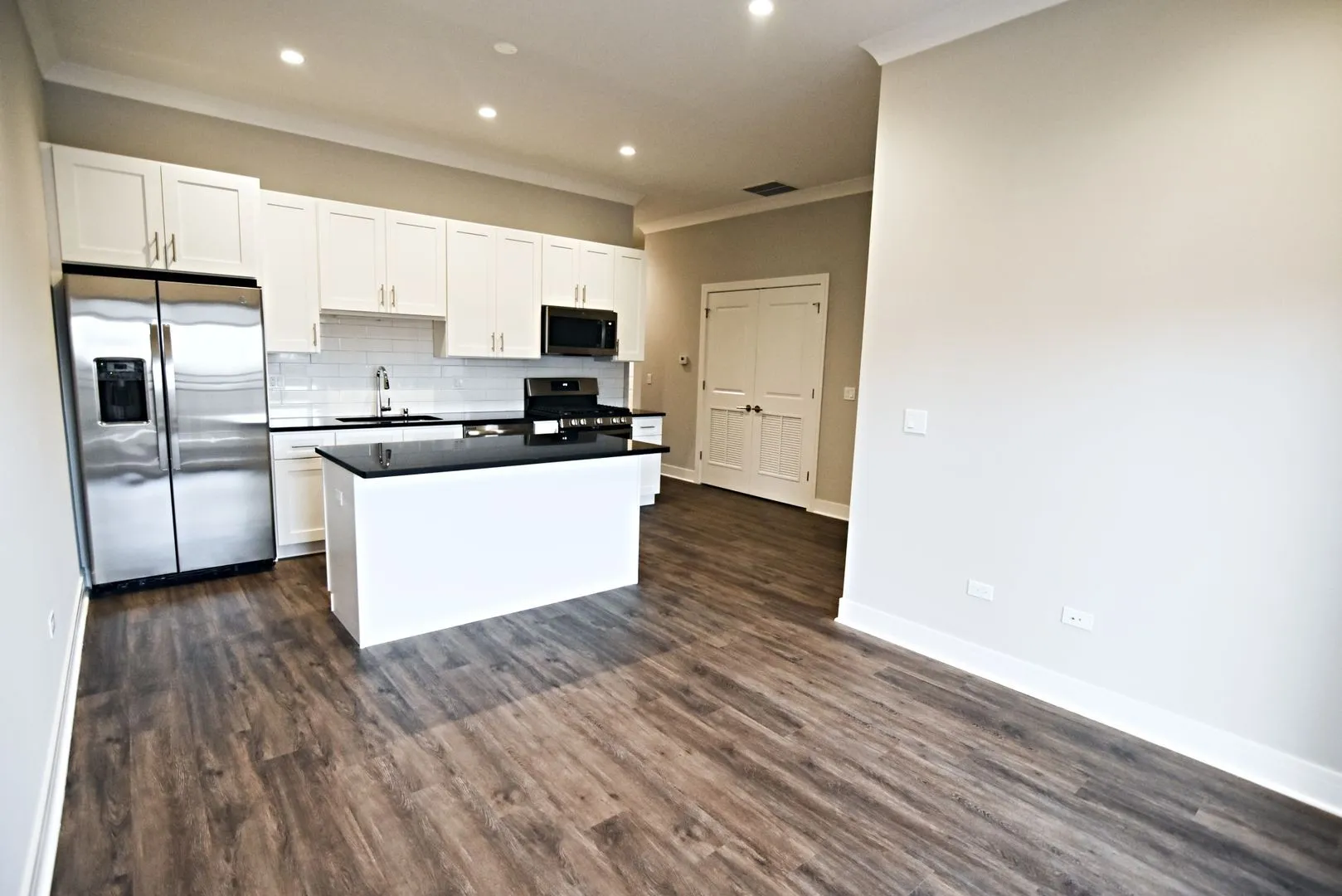 927 W Irving Park Rd, ,  60613, USA 60613-unit#927-301-Chicago-IL