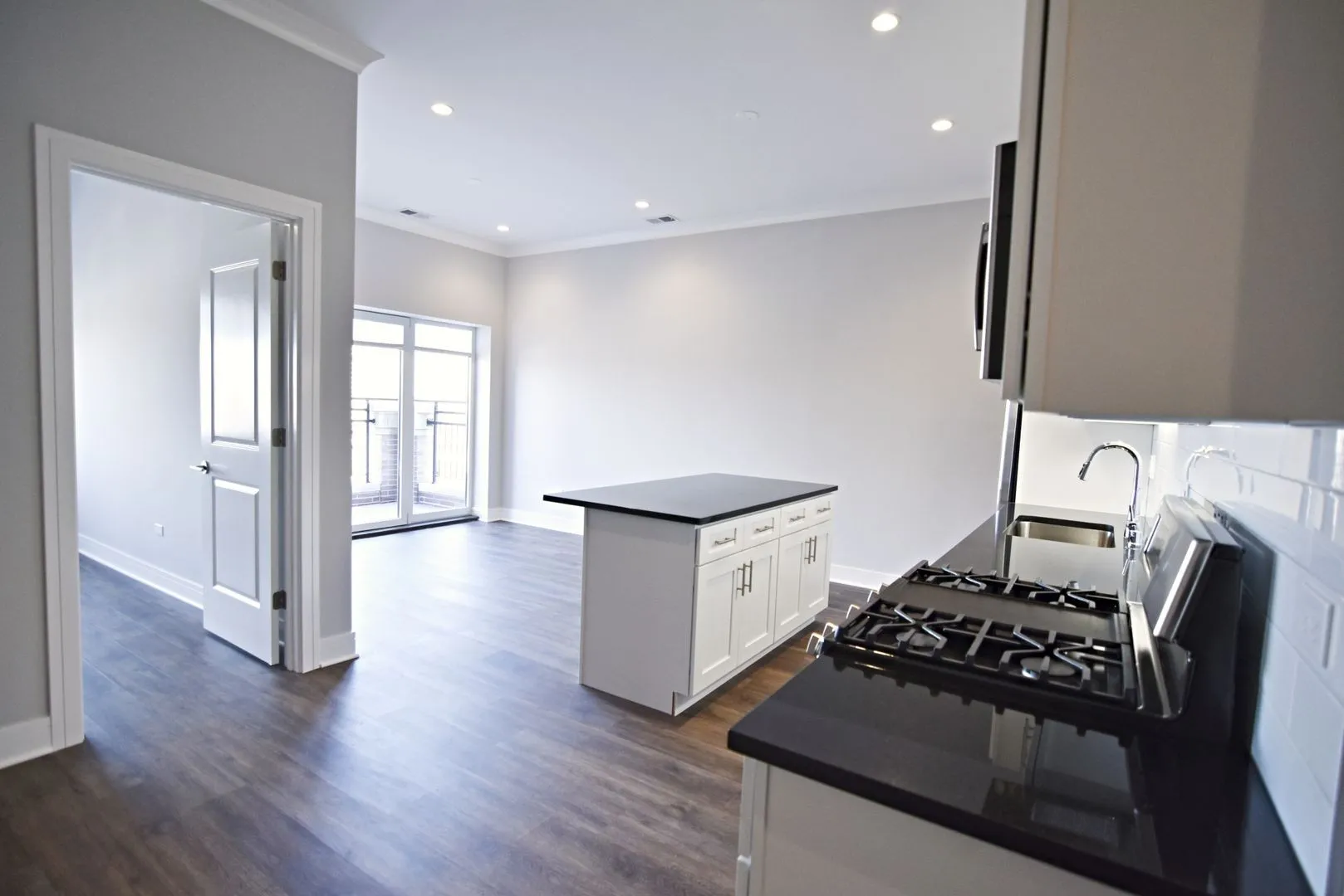 927 W Irving Park Rd, , 60613, USA 60613-unit#927-301-Chicago-IL