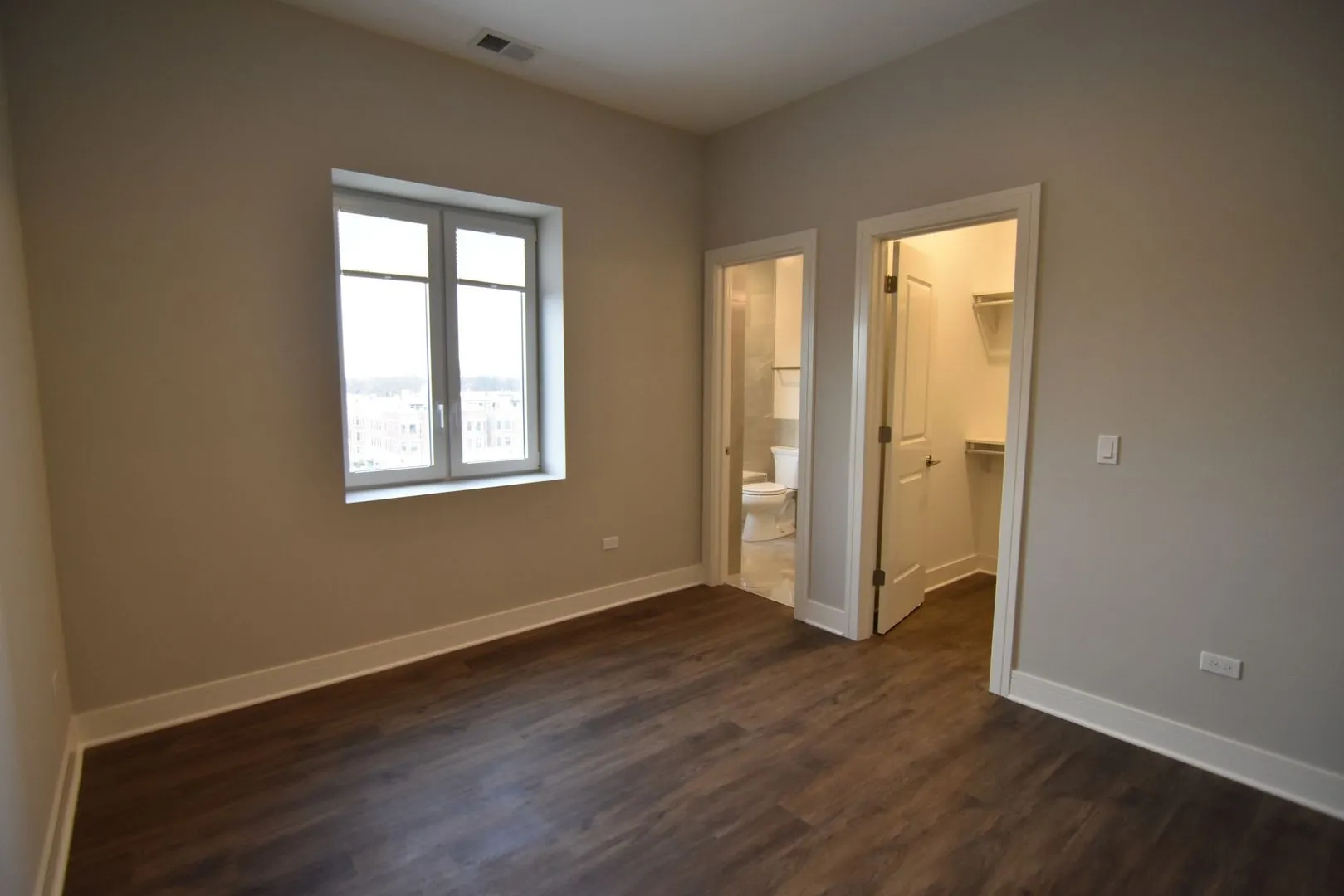 927 W Irving Park Rd, ,  60613, USA 60613-unit#927-205-Chicago-IL