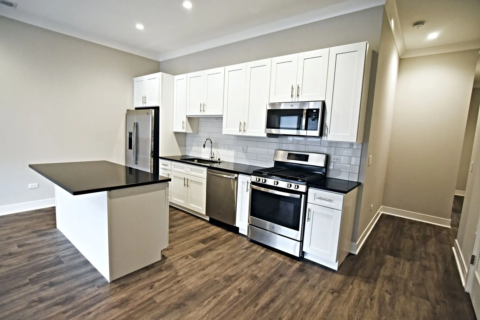 927 W Irving Park Rd, ,  60613, USA 60613-unit#927-301-Chicago-IL