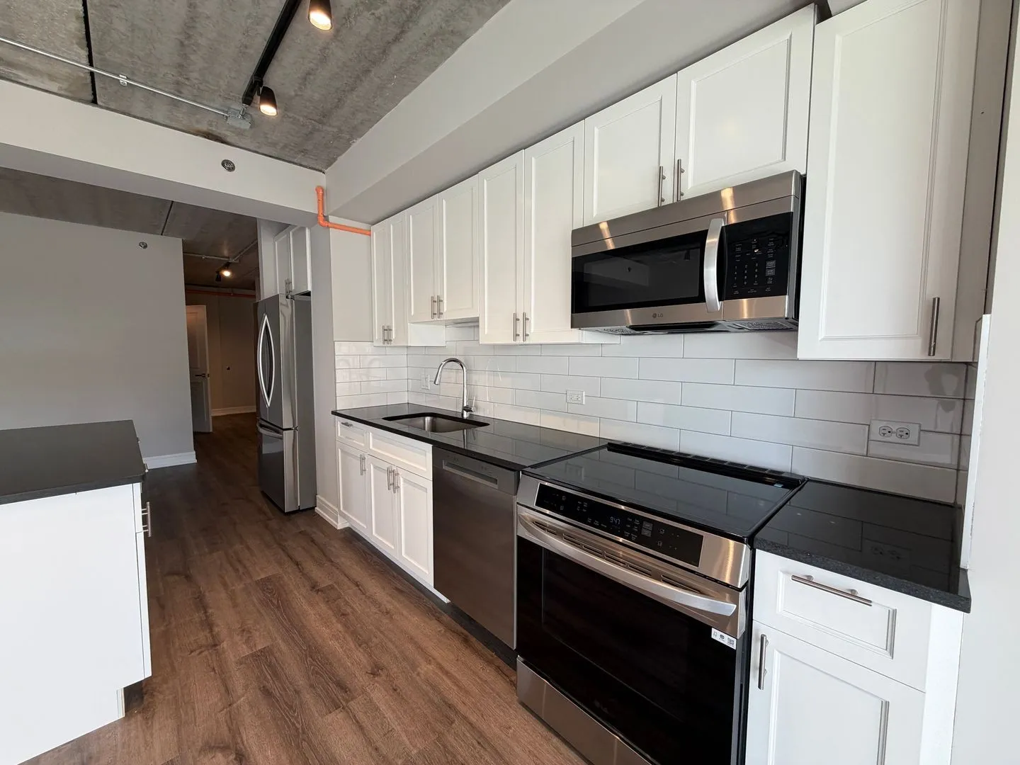 952 W Carmen Ave, ,  60640, USA 60640-unit#952-402-Chicago-IL