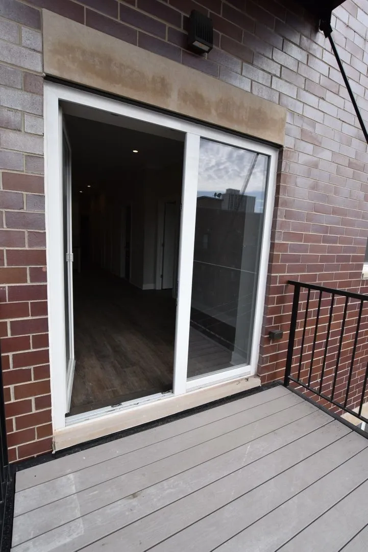 927 W Irving Park Rd, ,  60613, USA 60613-unit#927-503-Chicago-IL