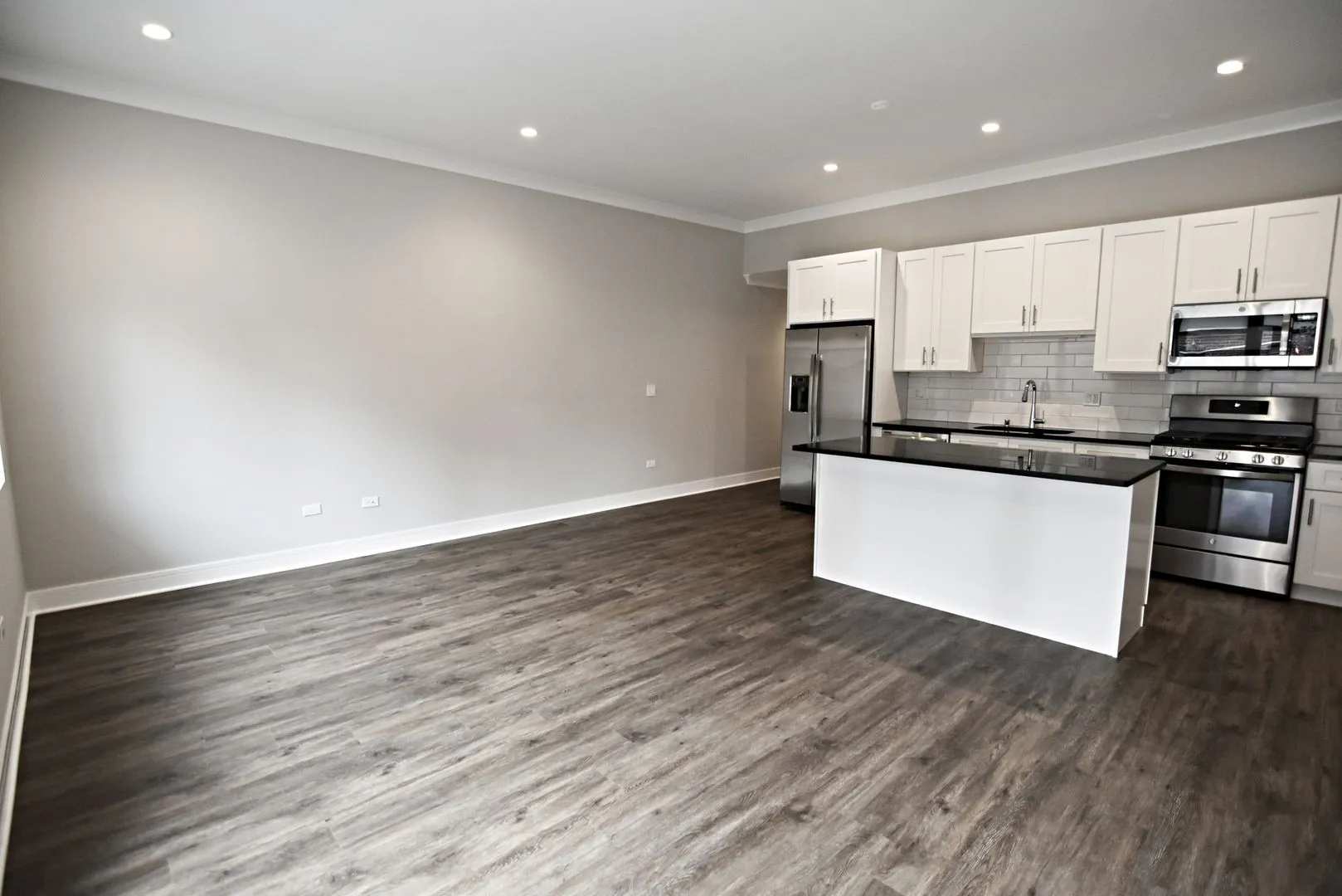 927 W Irving Park Rd, ,  60613, USA 60613-unit#927-202-Chicago-IL