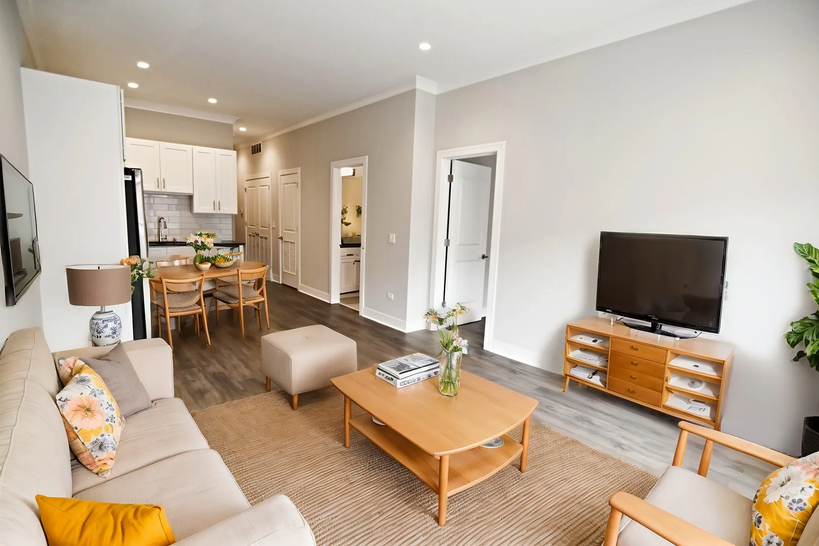 927 W Irving Park Rd, , 60613, USA 60613-unit#927-303-Chicago-IL