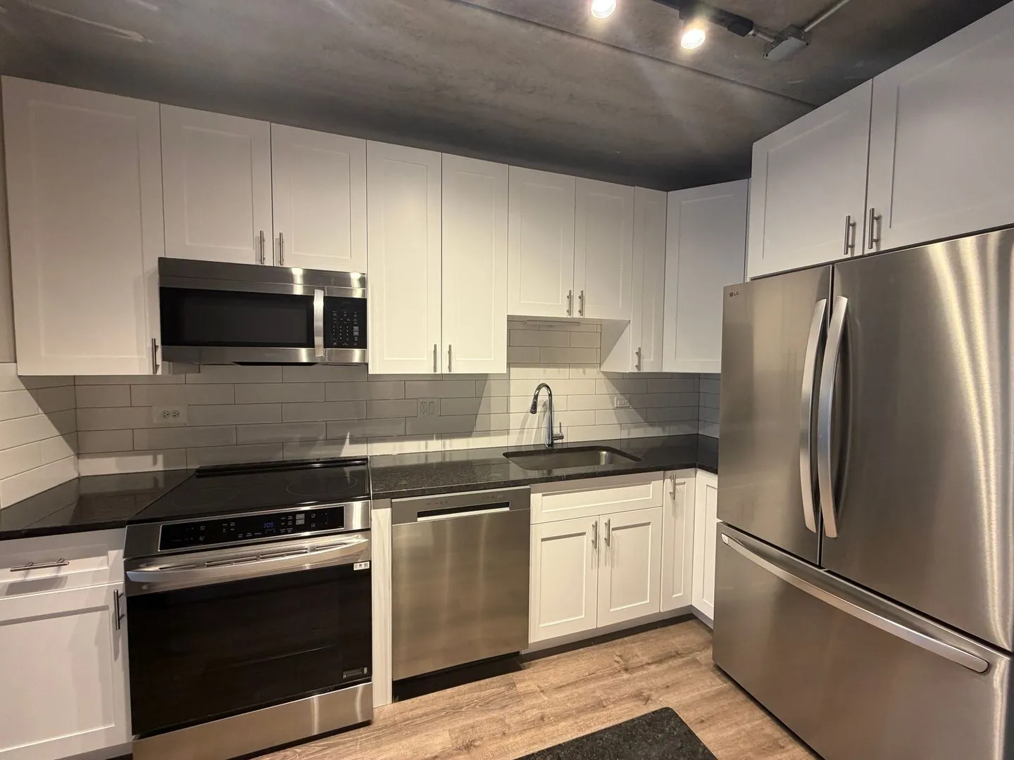 952 W Carmen Ave, , 60640, USA 60640-unit#952-304-Chicago-IL