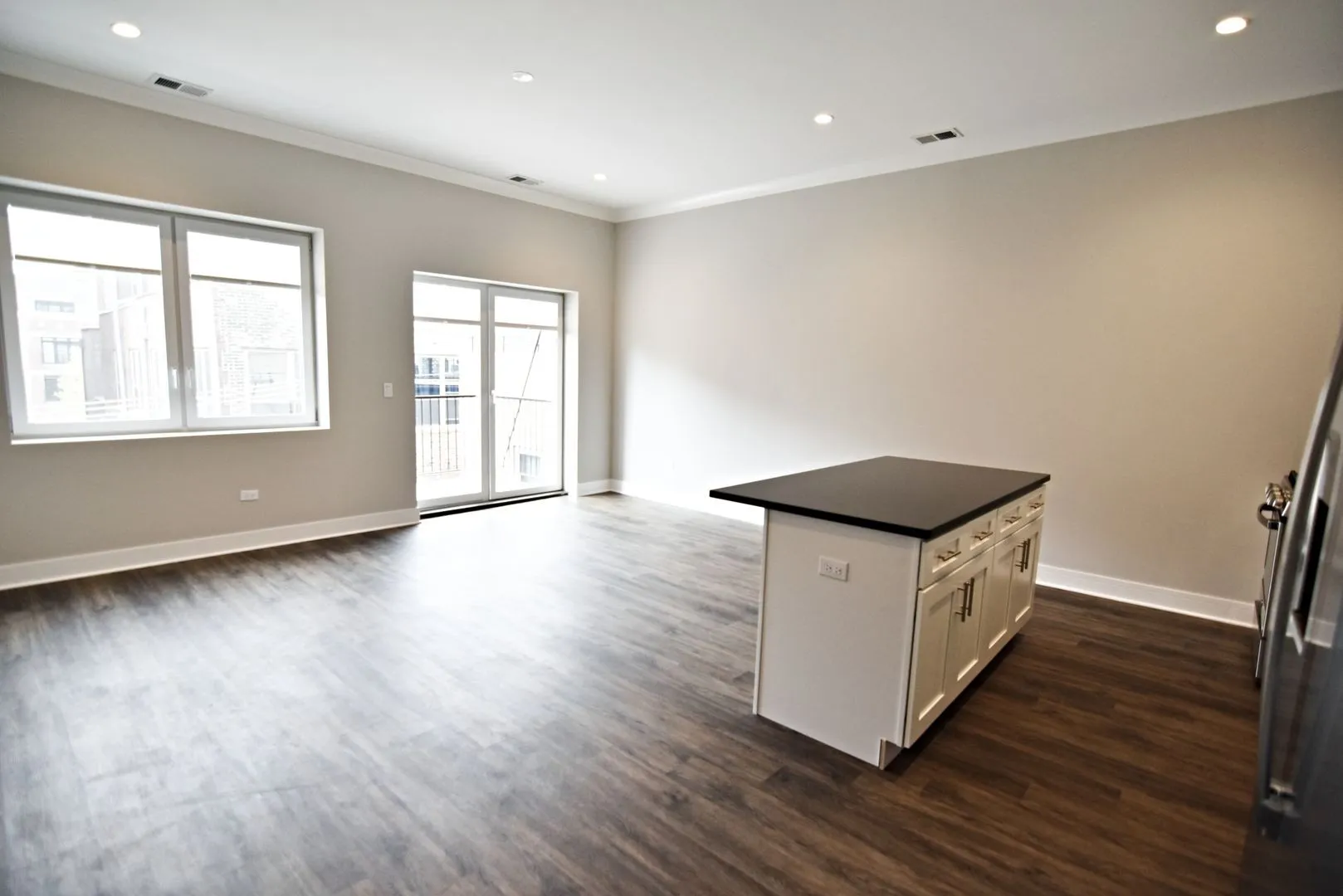 927 W Irving Park Rd, , 60613, USA 60613-unit#927-304-Chicago-IL