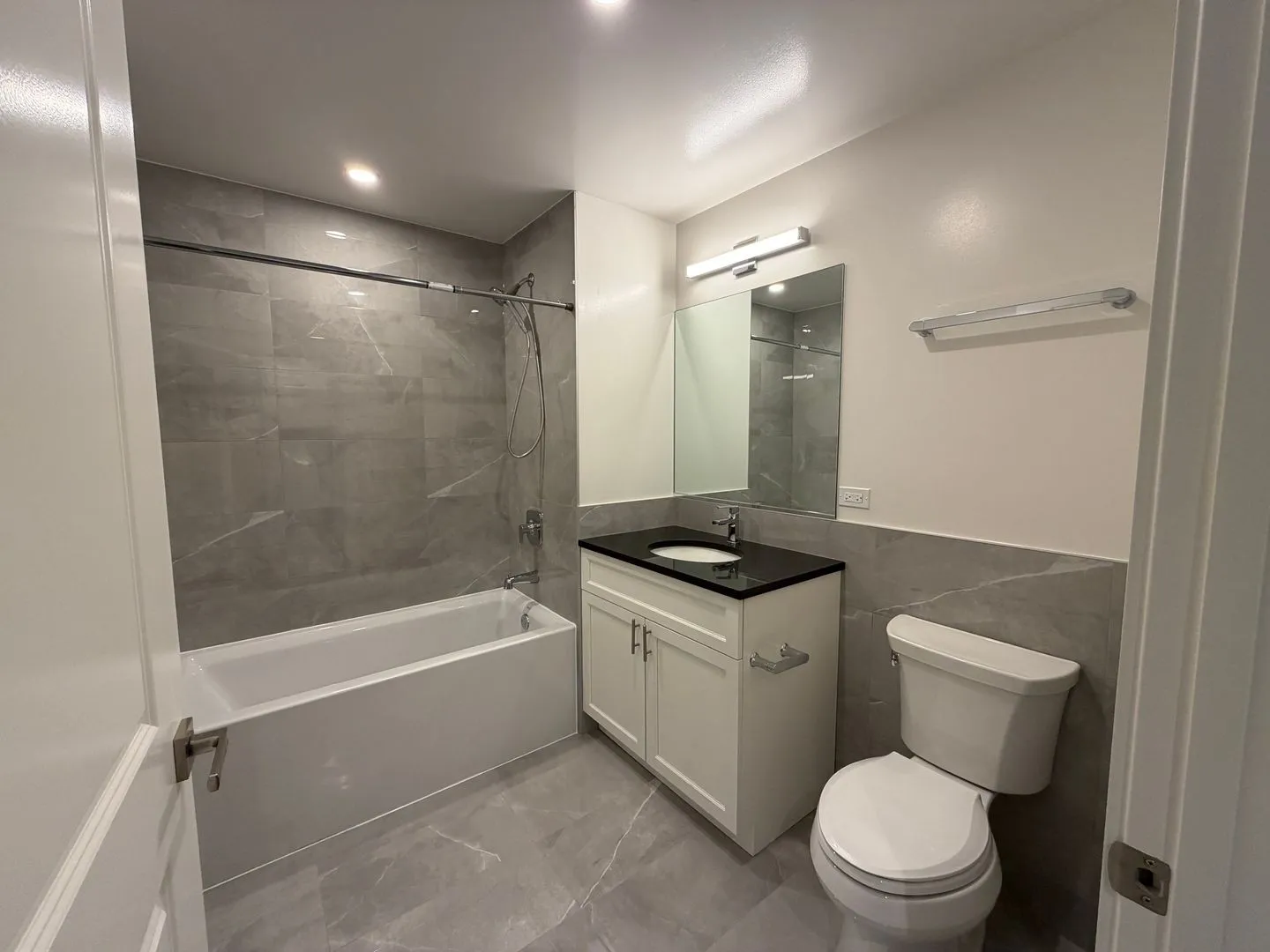 952 W Carmen Ave, ,  60640, USA 60640-unit#408-Chicago-IL