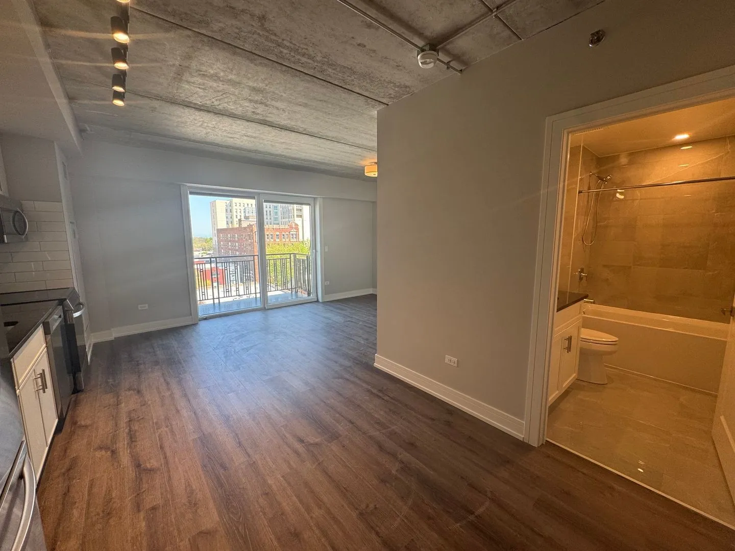 952 W Carmen Ave, ,  60640, USA 60640-unit#952-806-Chicago-IL