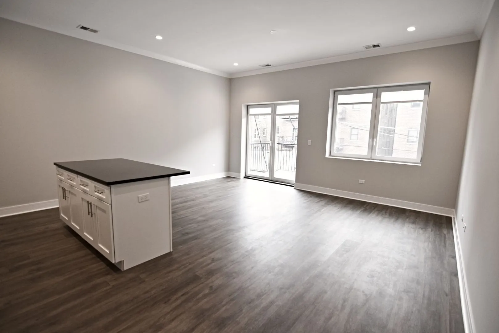 927 W Irving Park Rd, ,  60613, USA 60613-unit#927-202-Chicago-IL