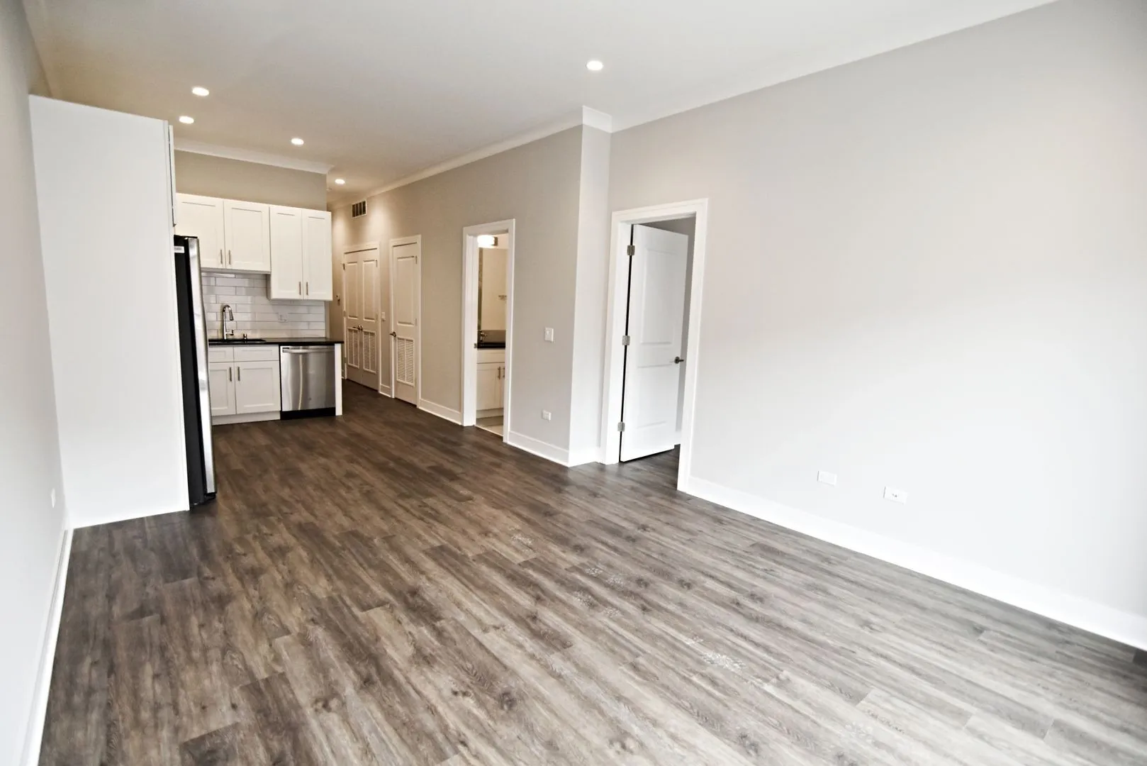 927 W Irving Park Rd, , 60613, USA 60613-unit#927-303-Chicago-IL