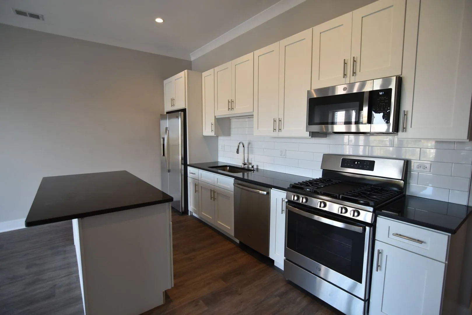 927 W Irving Park Rd, ,  60613, USA 60613-unit#927-201-Chicago-IL