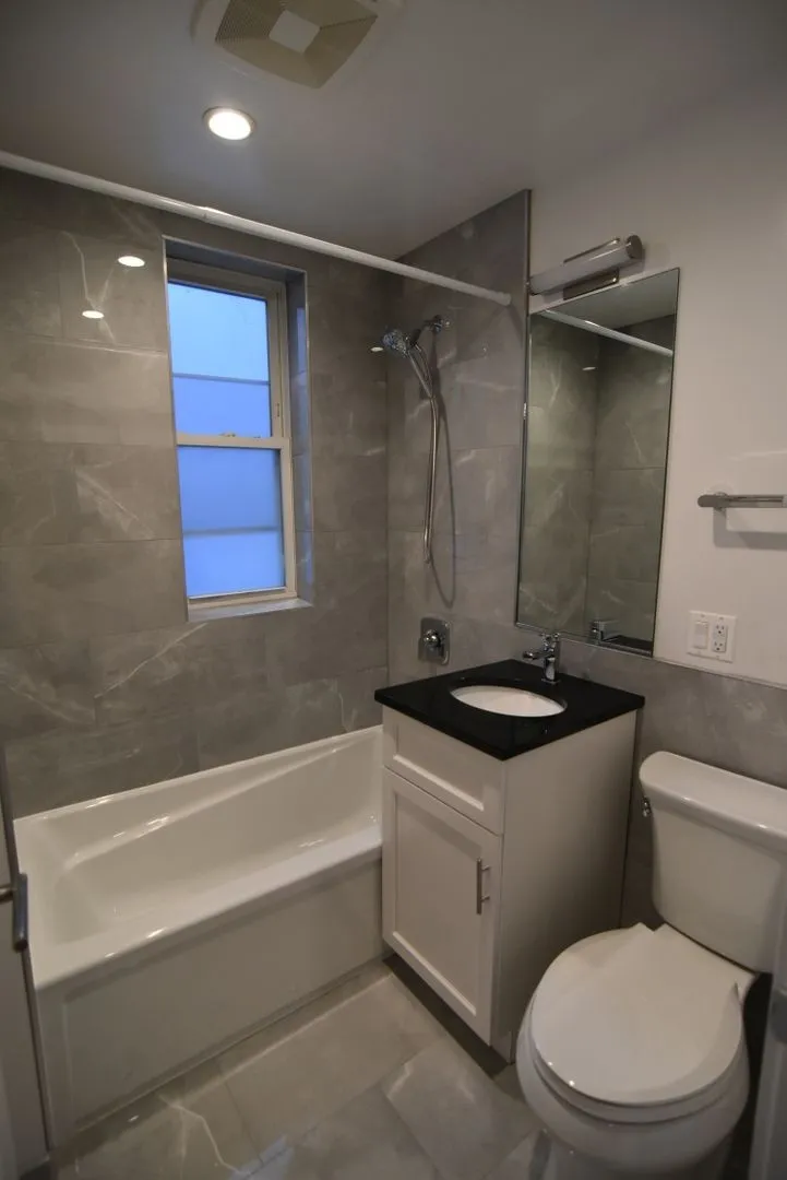 3230 N Clark St, ,  60657, USA 60657-unit#3230-2R-Chicago-IL