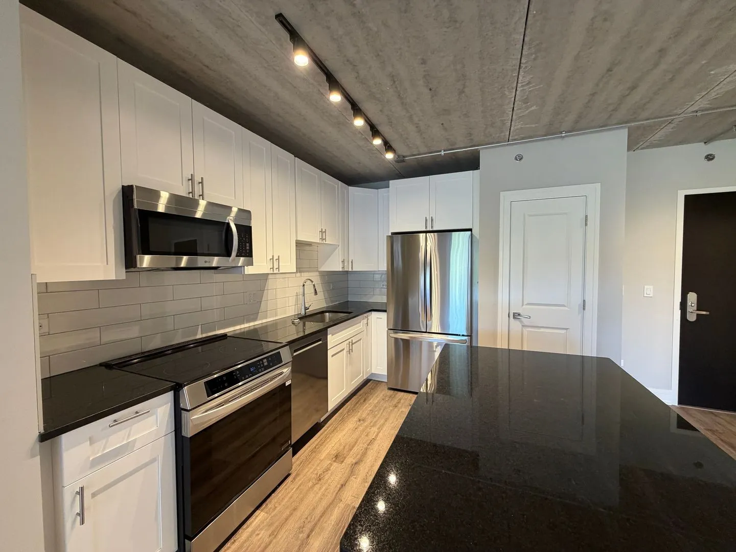 952 W Carmen Ave, ,  60640, USA 60640-unit#952-504-Chicago-IL