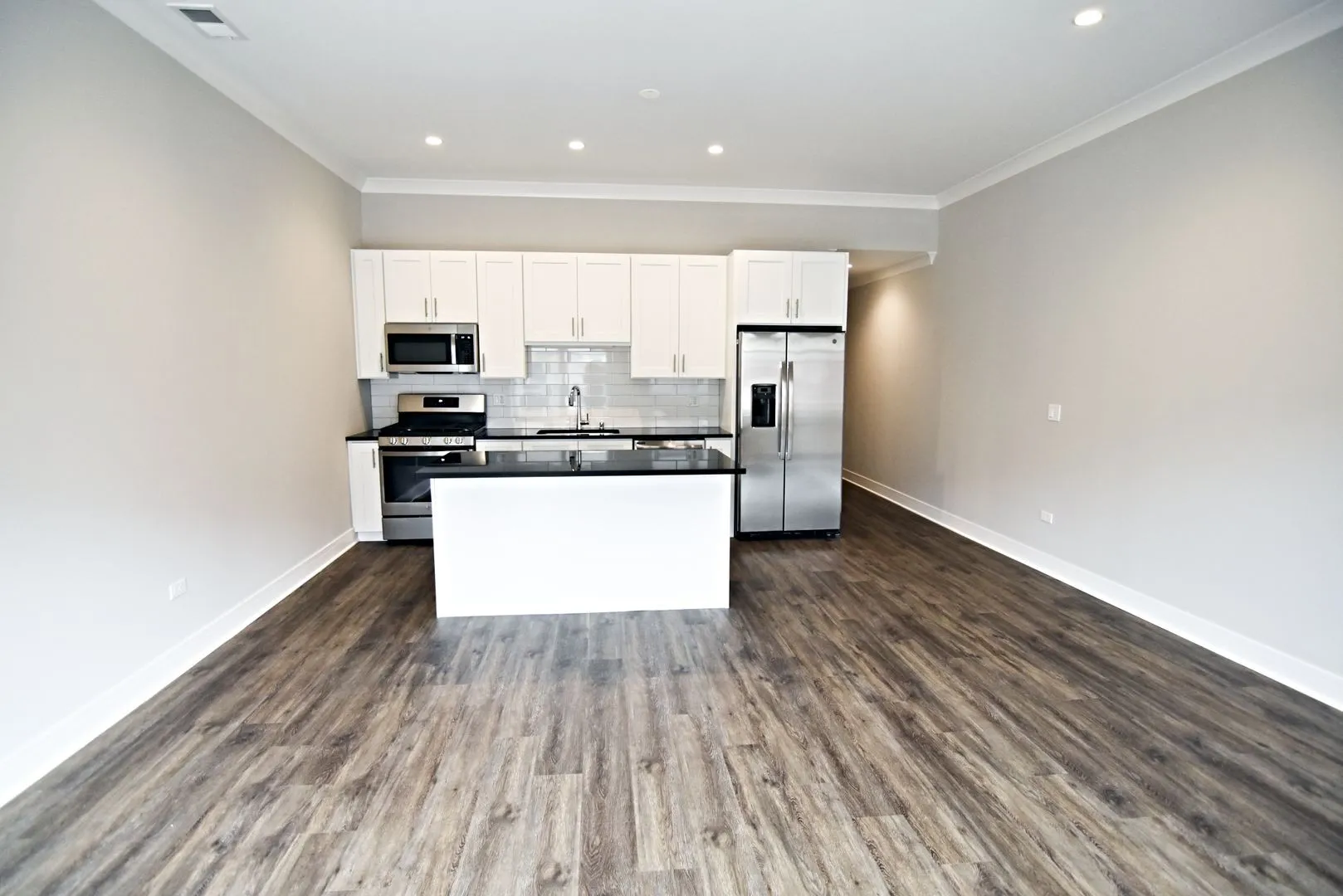 927 W Irving Park Rd, , 60613, USA 60613-unit#927-304-Chicago-IL