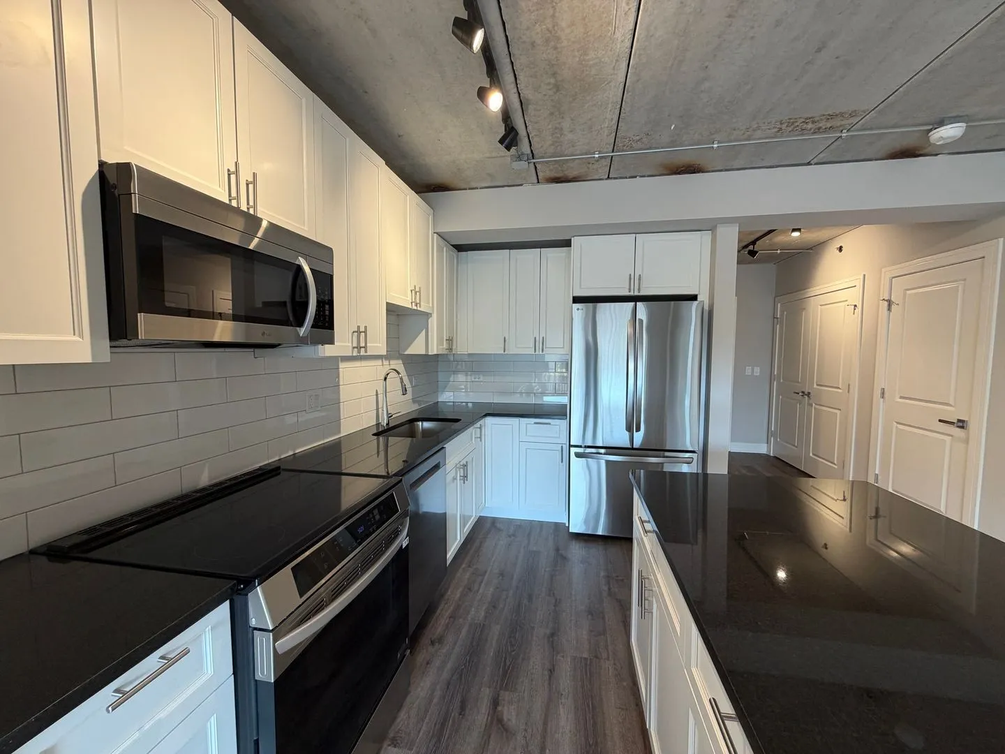 952 W Carmen Ave, ,  60640, USA 60640-unit#408-Chicago-IL