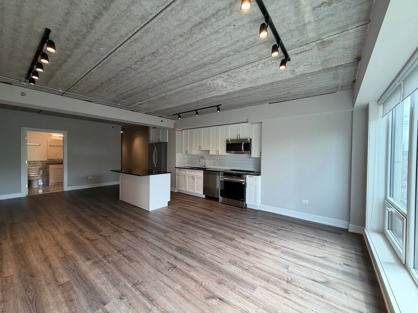 952 W Carmen Ave, ,  60640, USA 60640-unit#952-402-Chicago-IL