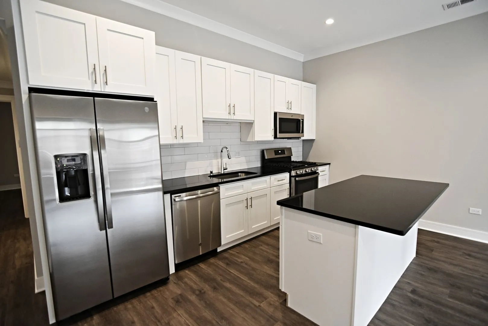 927 W Irving Park Rd, , 60613, USA 60613-unit#927-202-Chicago-IL