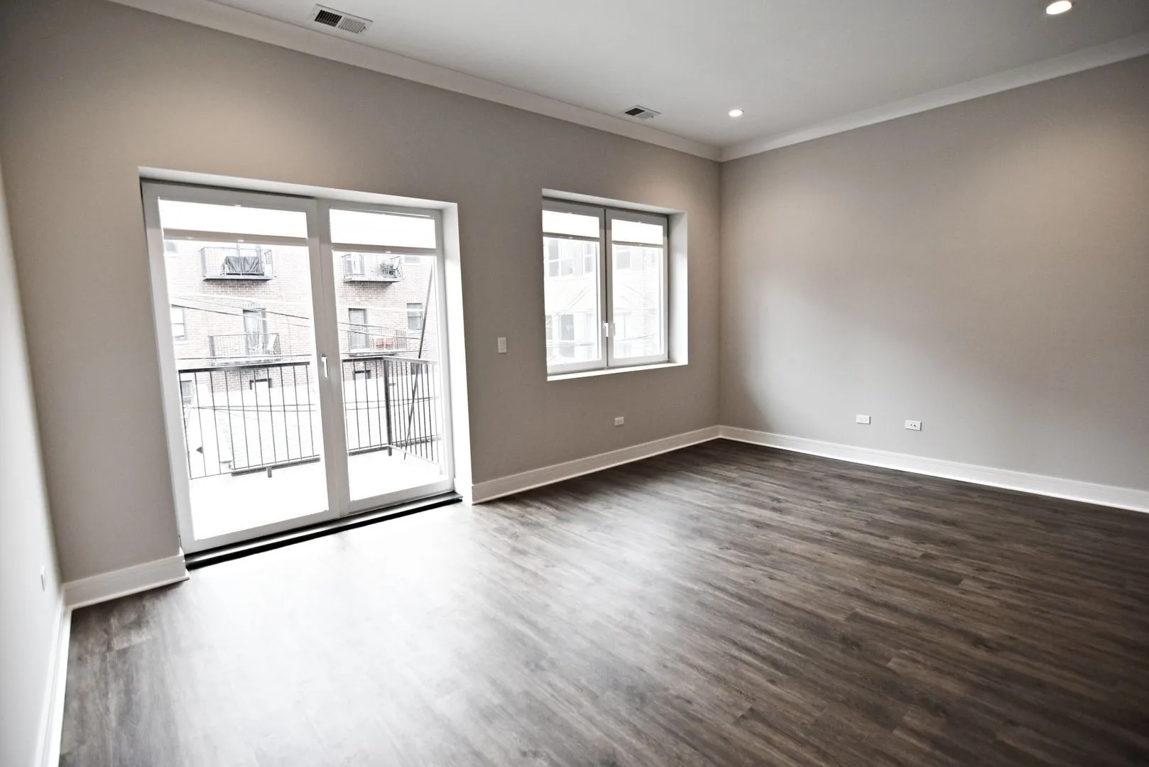 927 W Irving Park Rd, ,  60613, USA 60613-unit#927-202-Chicago-IL