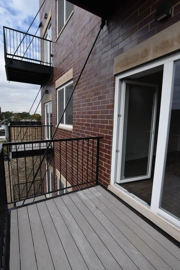 927 W Irving Park Rd, ,  60613, USA 60613-unit#927-503-Chicago-IL