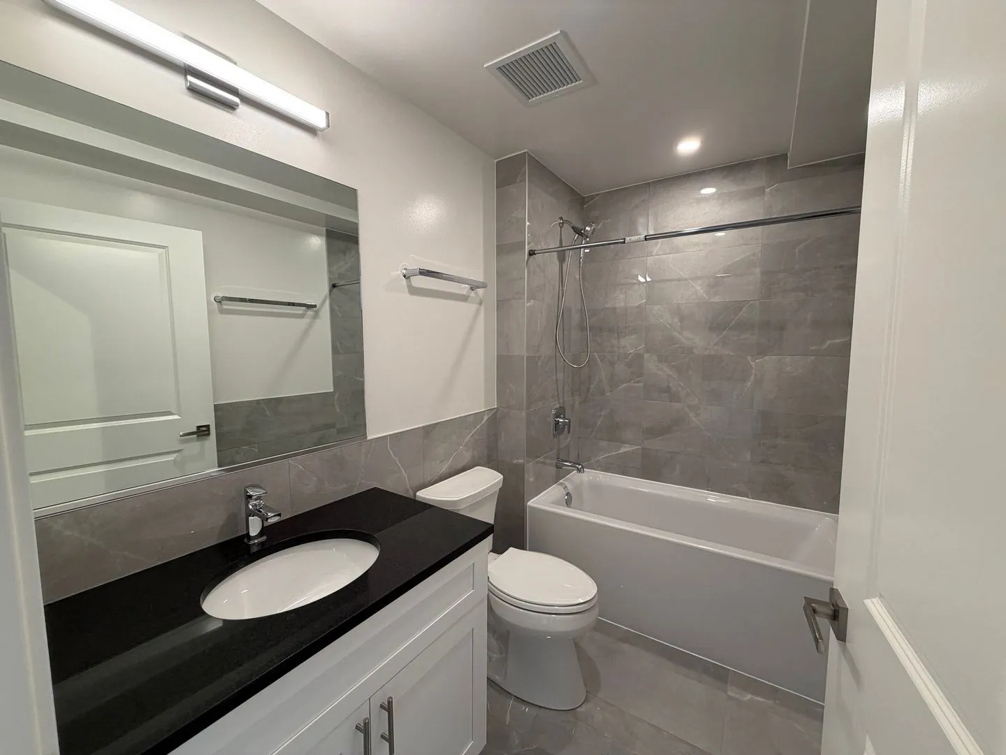 952 W Carmen Ave, , 60640, USA 60640-unit#305-Chicago-IL