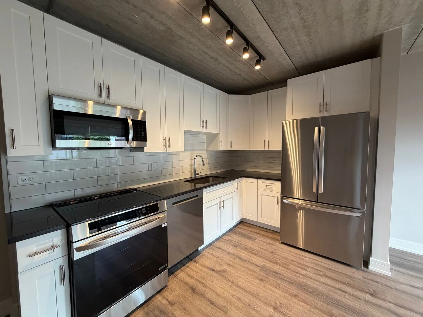 952 W Carmen Ave, , 60640, USA 60640-unit#511-Chicago-IL