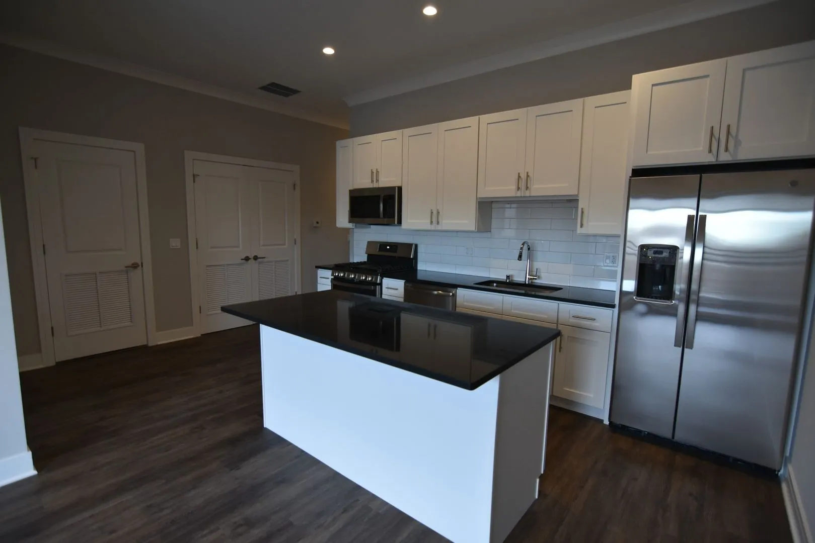 927 W Irving Park Rd, ,  60613, USA 60613-unit#927-205-Chicago-IL