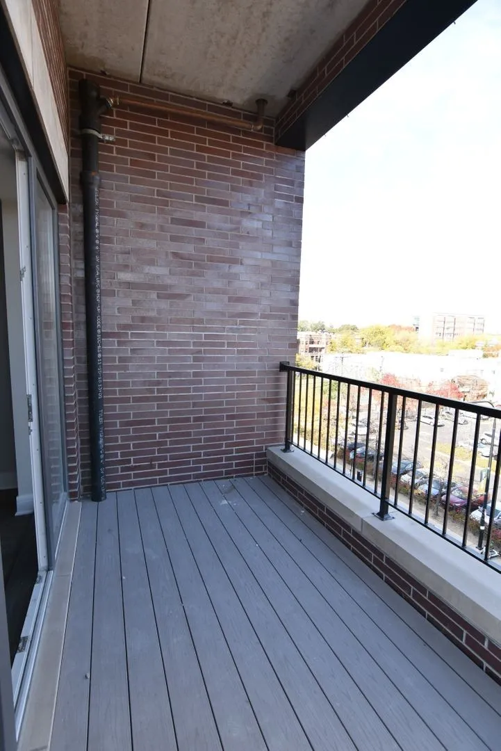 927 W Irving Park Rd, ,  60613, USA 60613-unit#927-205-Chicago-IL