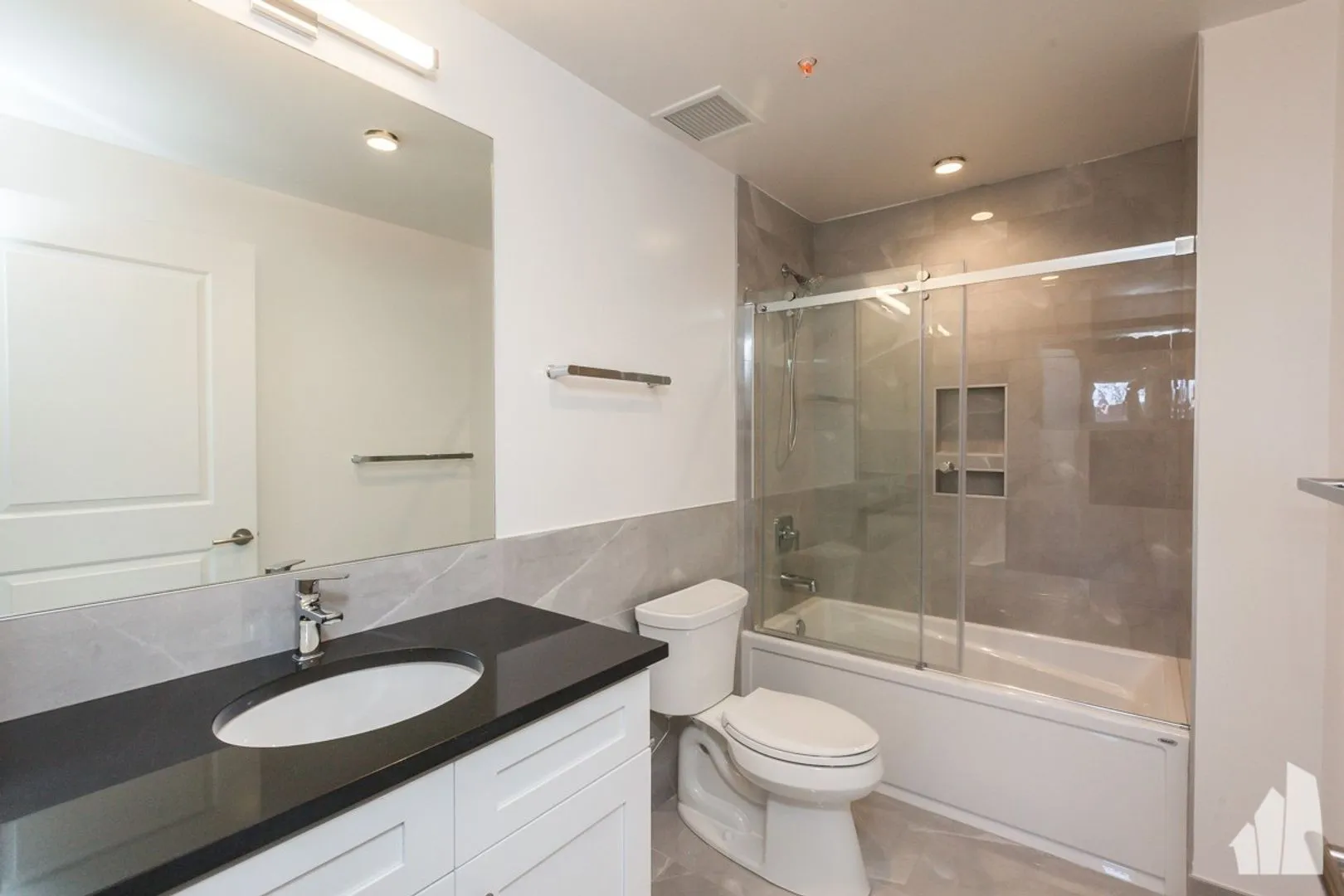 927 W Irving Park Rd, ,  60613, USA 60613-unit#927-301-Chicago-IL