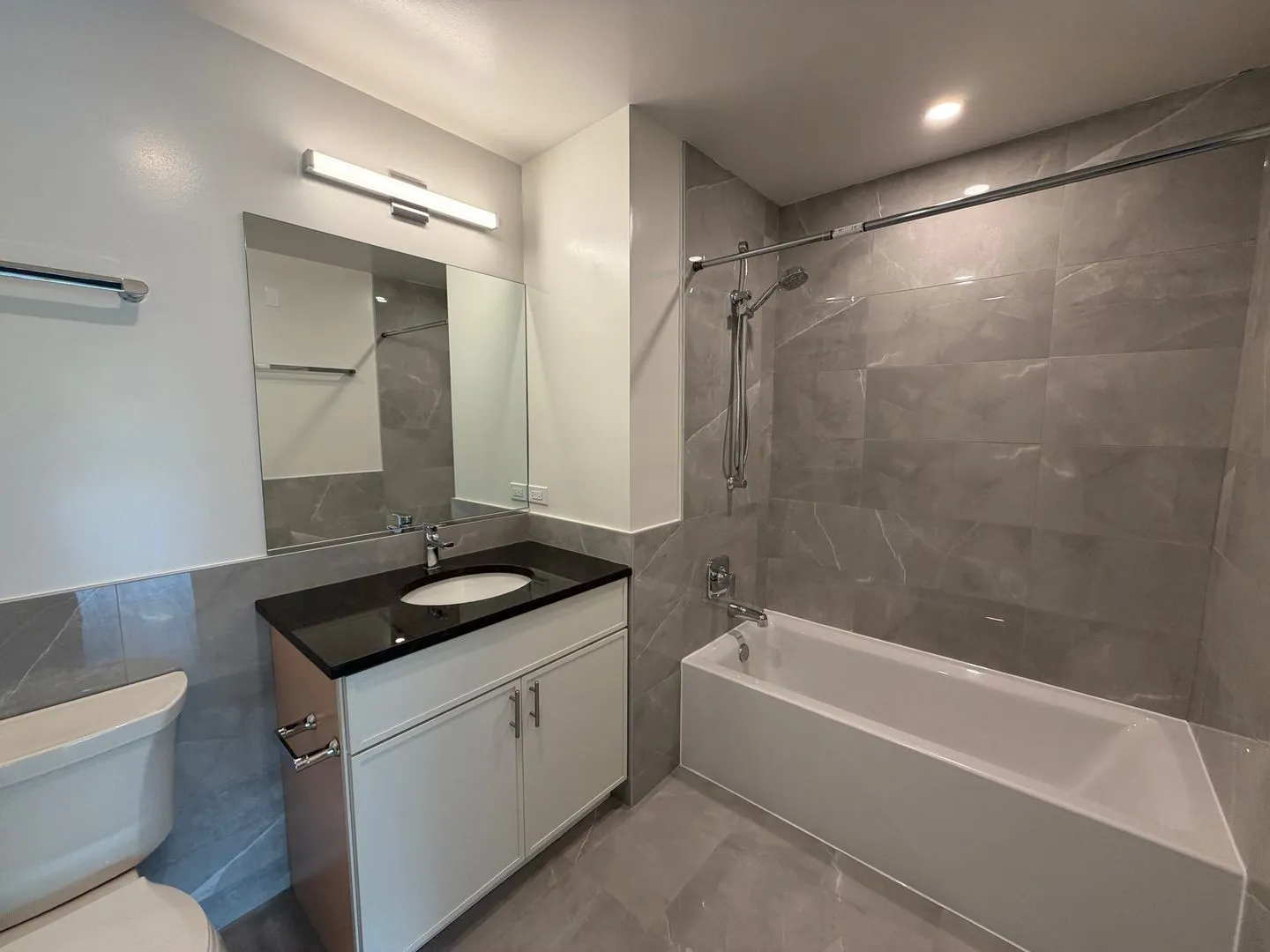 952 W Carmen Ave, ,  60640, USA 60640-unit#952-402-Chicago-IL