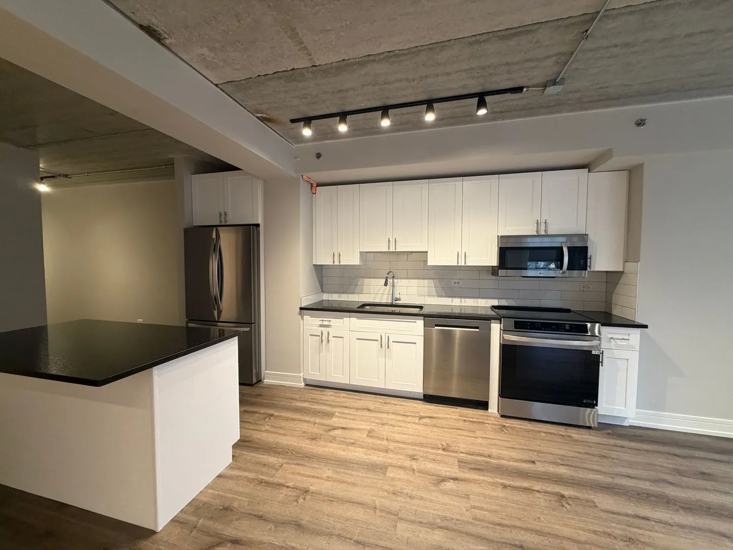 952 W Carmen Ave, ,  60640, USA 60640-unit#952-202-Chicago-IL