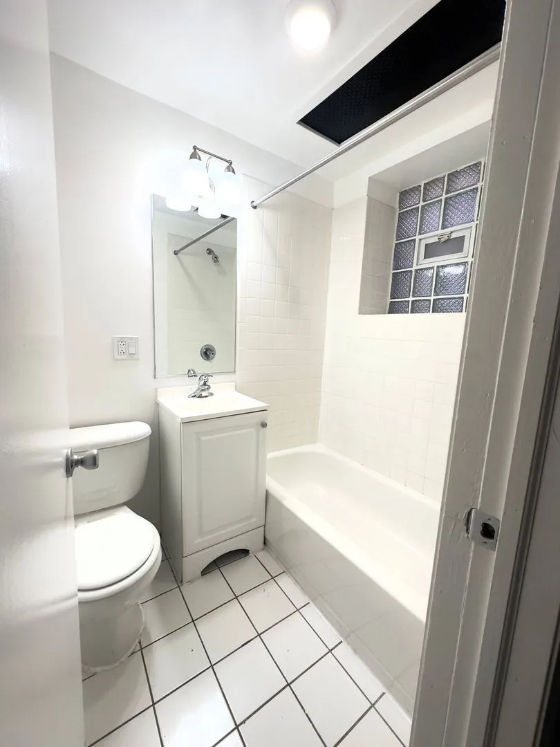 4241 N Kenmore Ave, , 60613, USA 60613-unit#.G6-Chicago-IL