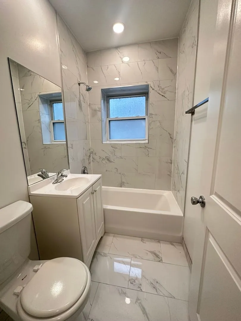 1157 W Lunt Ave, ,  60626, USA 60626-unit#2ND FLOOR-Chicago-IL
