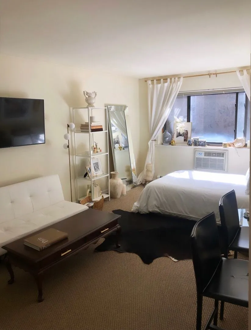 421 W Barry Ave, ,  60657, USA 60657-unit#401-Chicago-IL