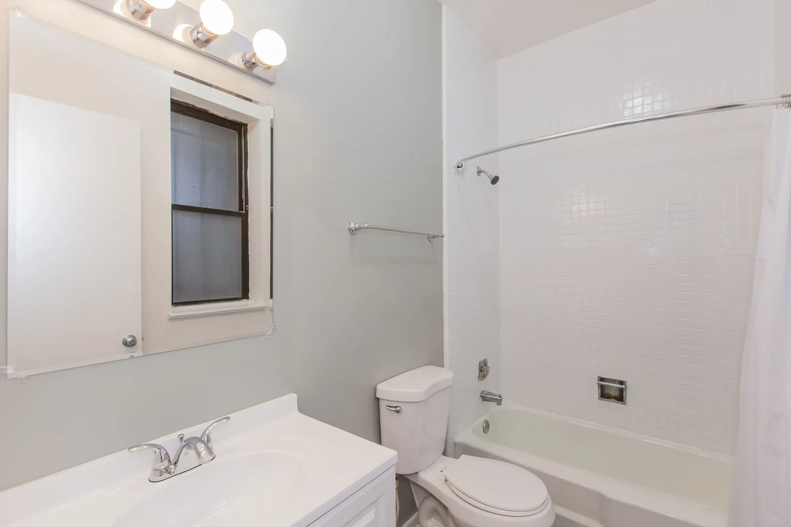 729 W Cornelia Ave, , 60657, USA 60657-unit#3-Chicago-IL