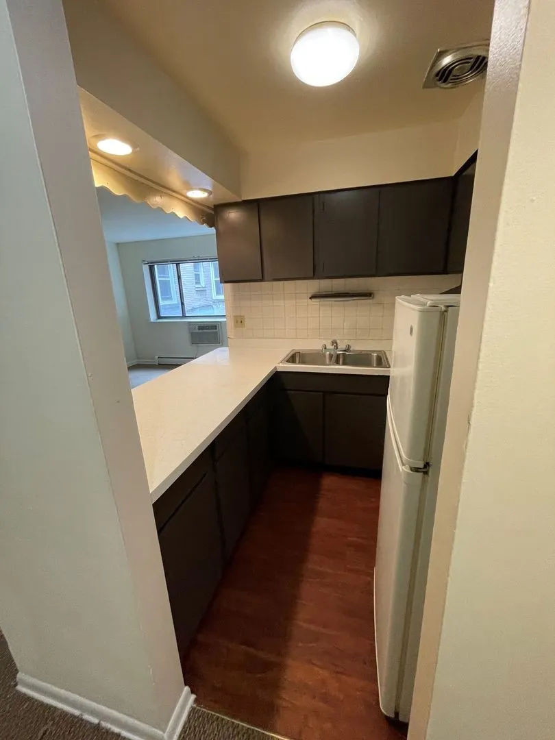 421 W Barry Ave, ,  60657, USA 60657-unit#401-Chicago-IL