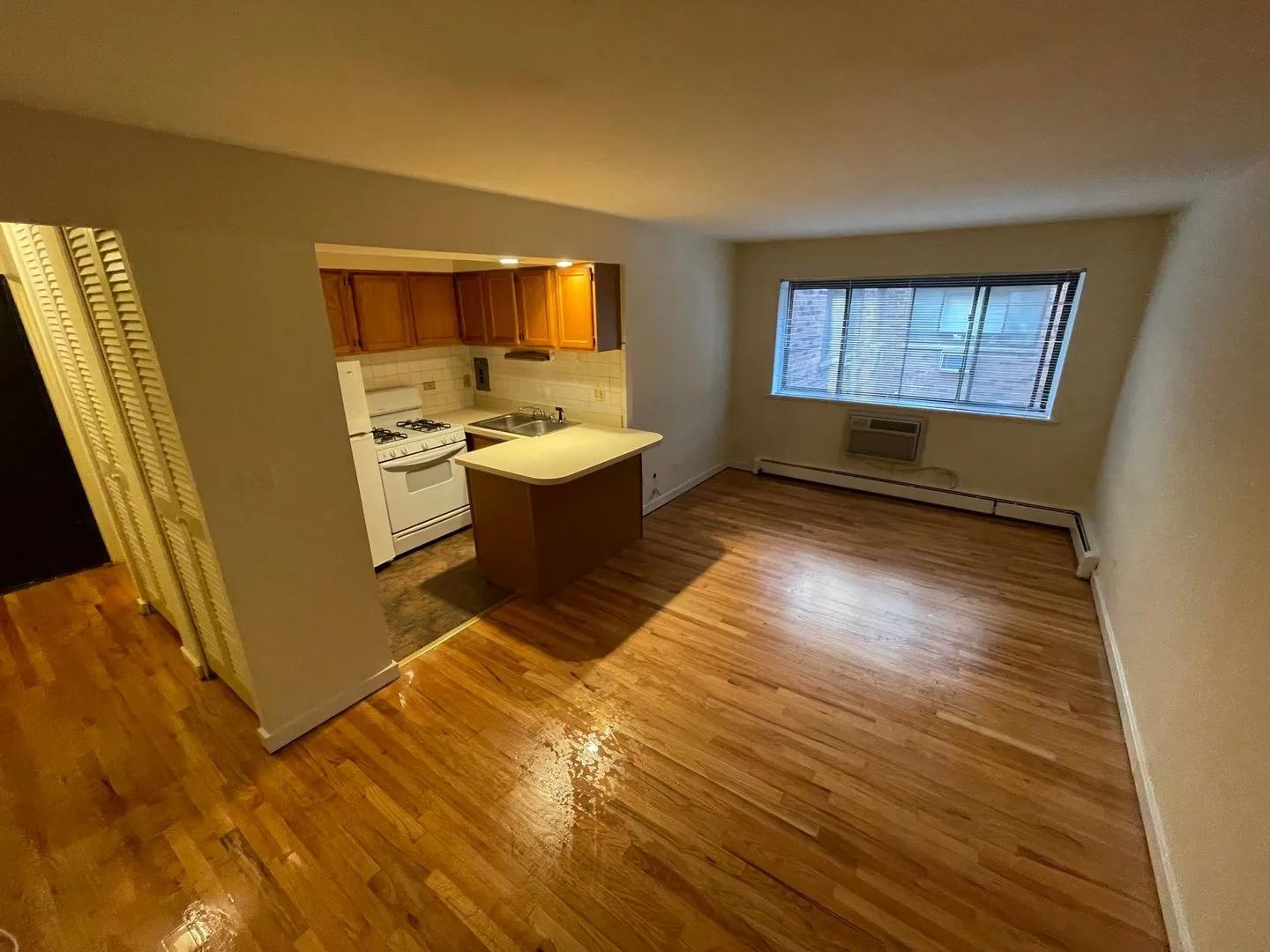421 W Barry Ave, , 60657, USA 60657-unit#411-Chicago-IL