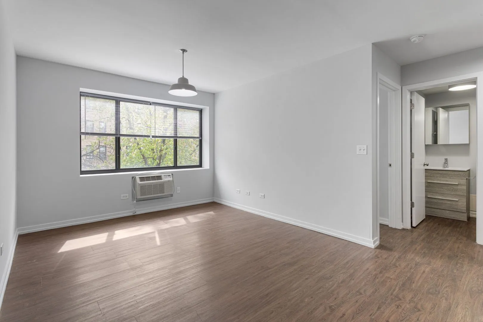 6134 N Kenmore Ave, , 60660, USA 60660-unit#402-Chicago-IL