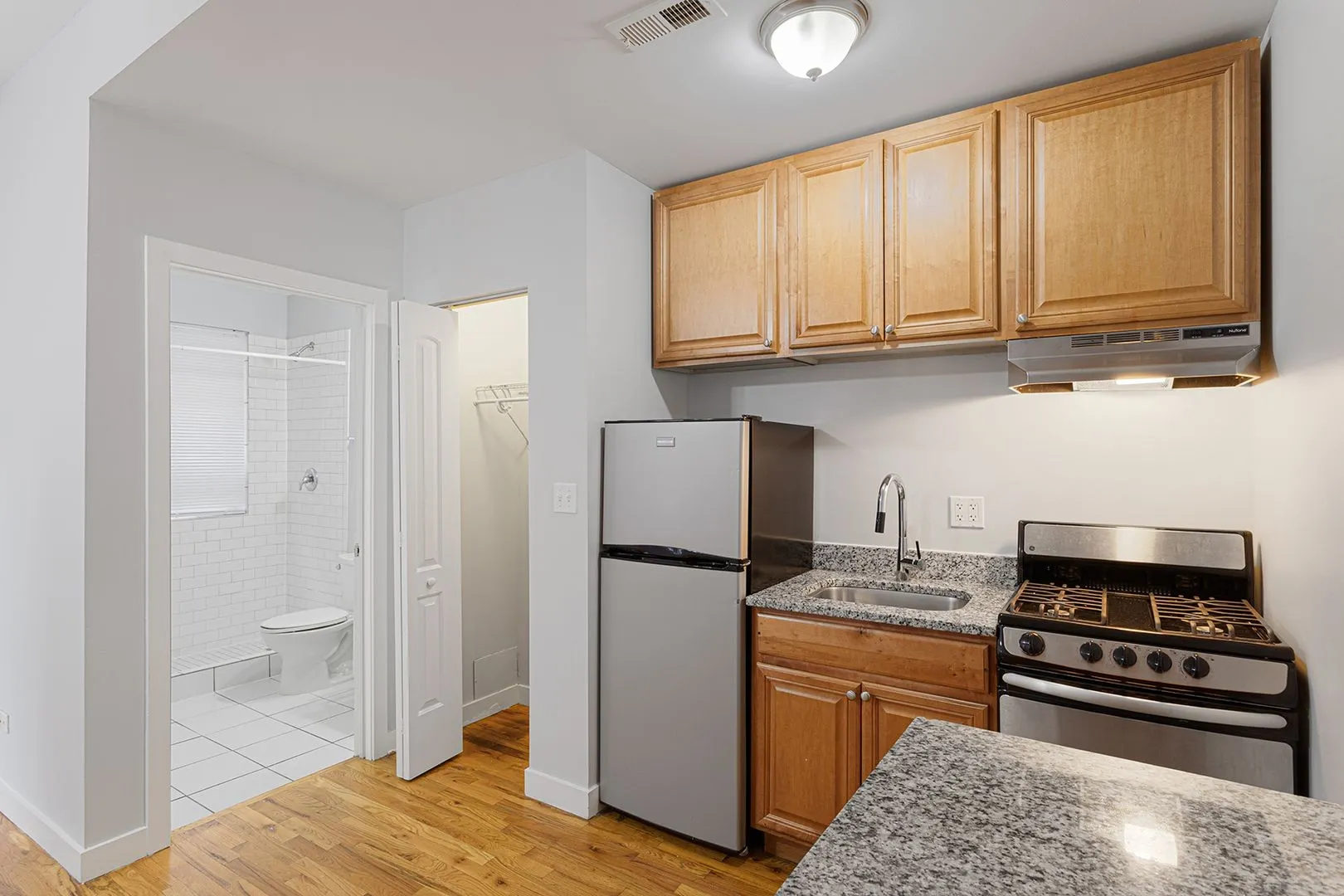7456 N Greenview Ave, ,  60626, USA 60626-unit#2E-Chicago-IL