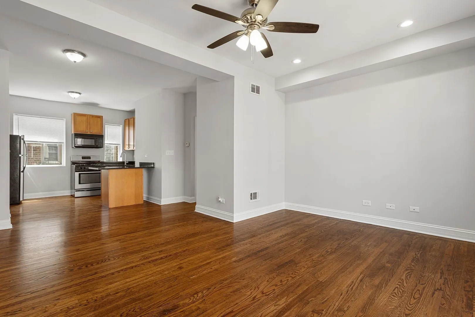 2003 W Jarvis Ave, , 60645, USA 60645-unit#3-Chicago-IL