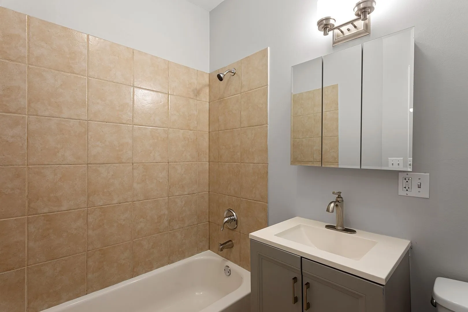 2003 W Jarvis Ave, ,  60645, USA 60645-unit#3-Chicago-IL