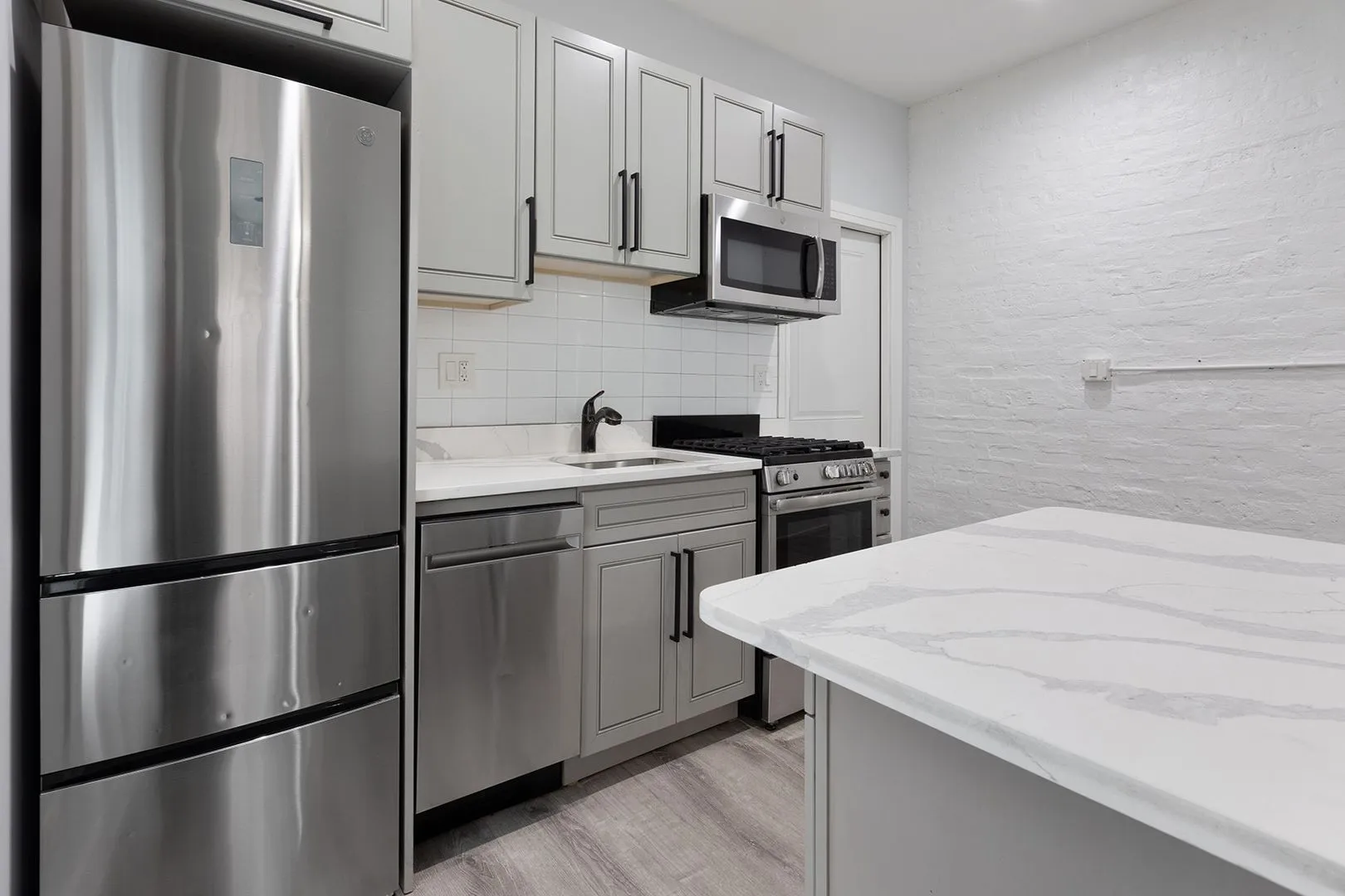 1063 W Glenlake Ave, , 60660, USA 60660-unit#2S-Chicago-IL