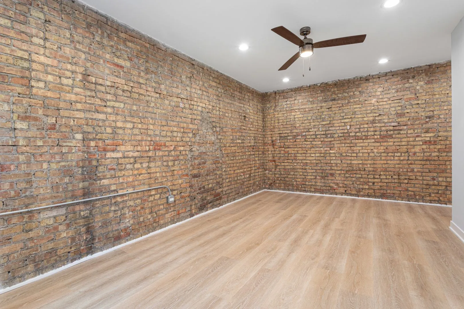 7381 N Damen Ave, ,  60645, USA 60645-unit#3E-Chicago-IL