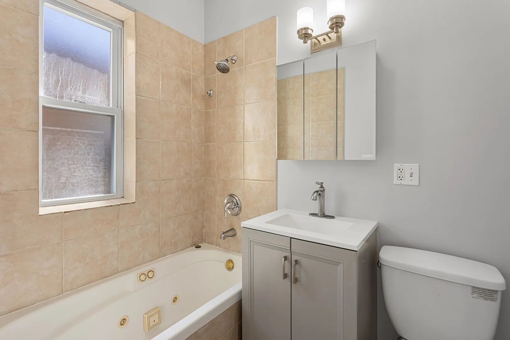2003 W Jarvis Ave, ,  60645, USA 60645-unit#3-Chicago-IL