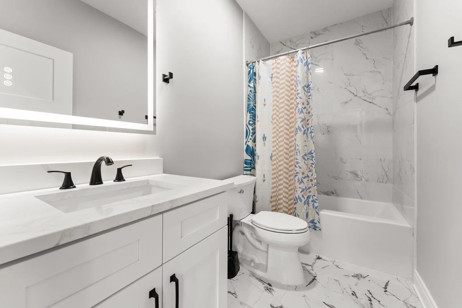 7428 N Rogers Ave, ,  60626, USA 60626-unit#1E-Chicago-IL