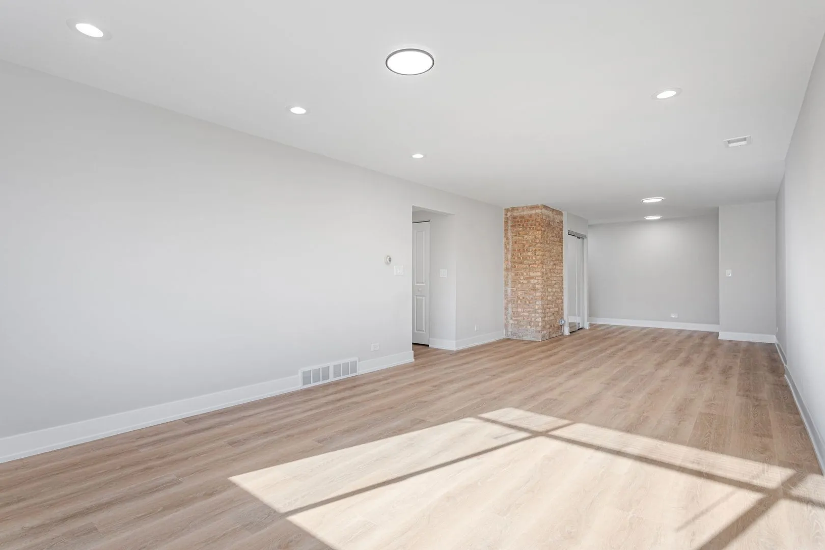 2333 W Lunt Ave, ,  60645, USA 60645-unit#403-Chicago-IL