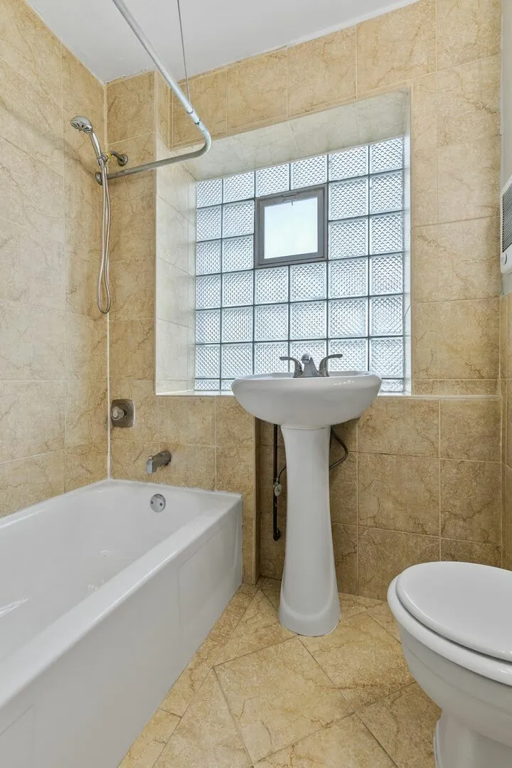 4520 N Clarendon Ave, ,  60613, USA 60640-unit#502-Chicago-IL