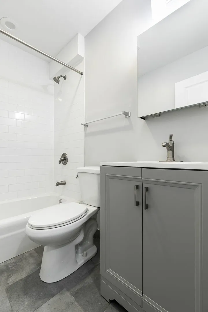 6201 N Kenmore Ave, ,  60660, USA 60660-unit#204-Chicago-IL