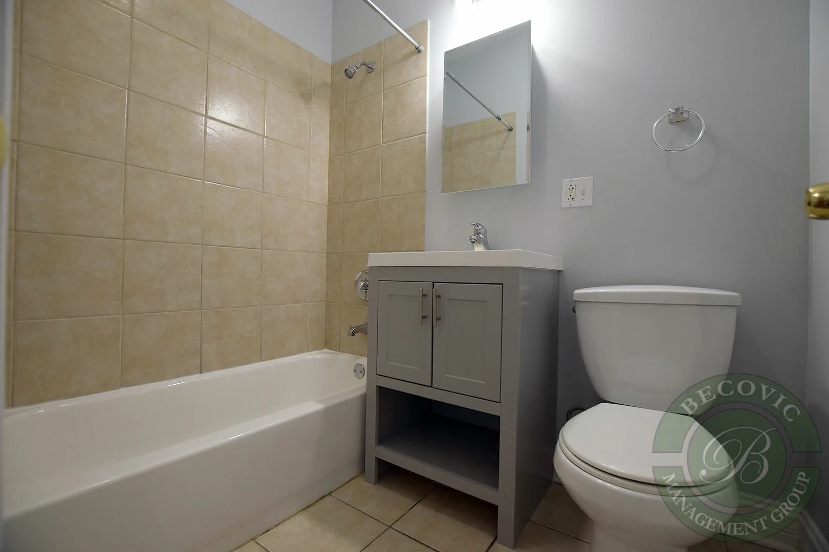 7330 N Damen Ave, ,  60645, USA 60645-unit#3-Chicago-IL